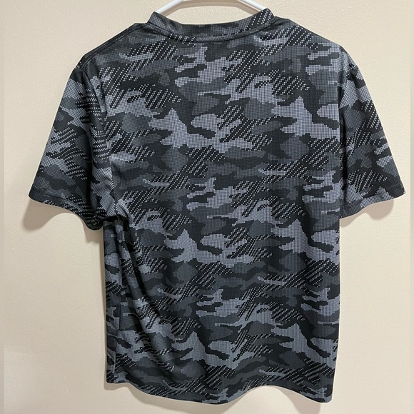 Everlast gray and black jig saw shirt - Picture 5 of 5